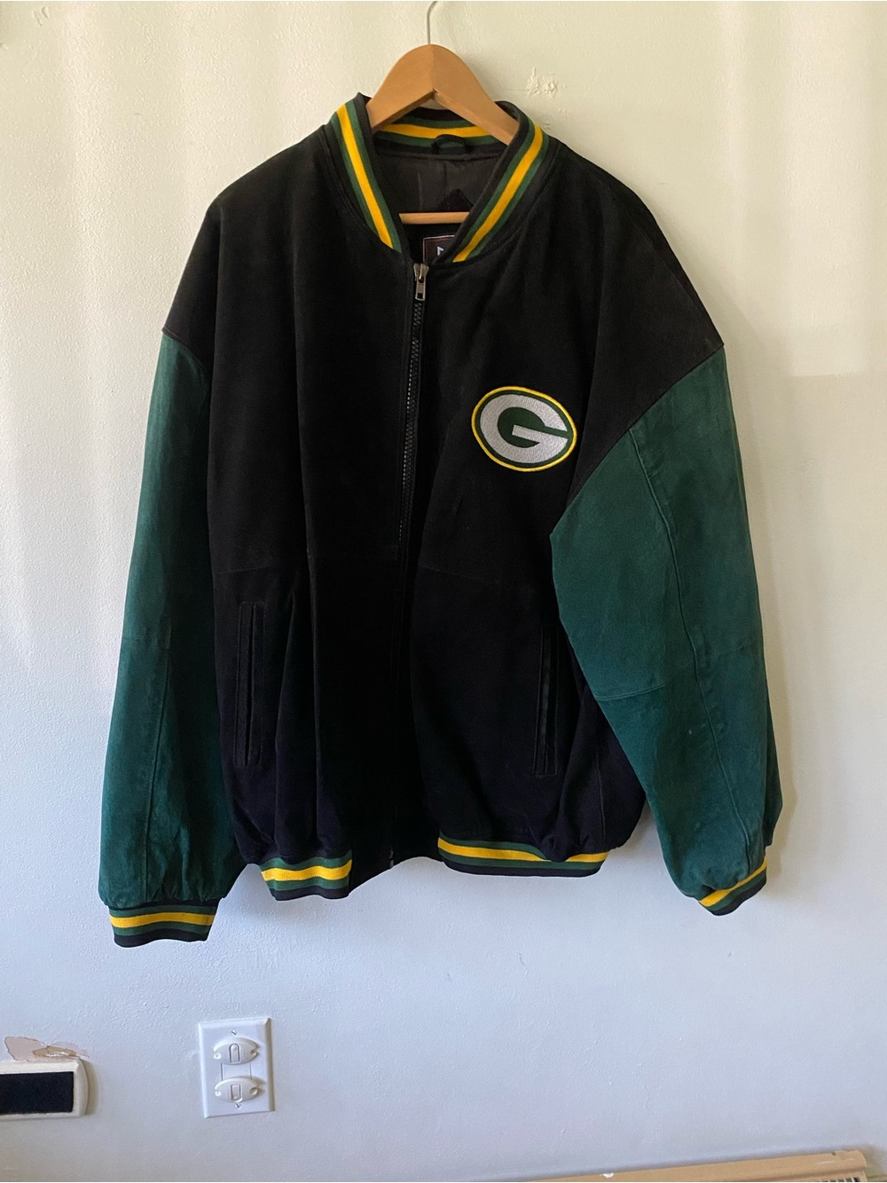 LOGO 7 Vintage Green Bay Packers Suede Varsity Jacket